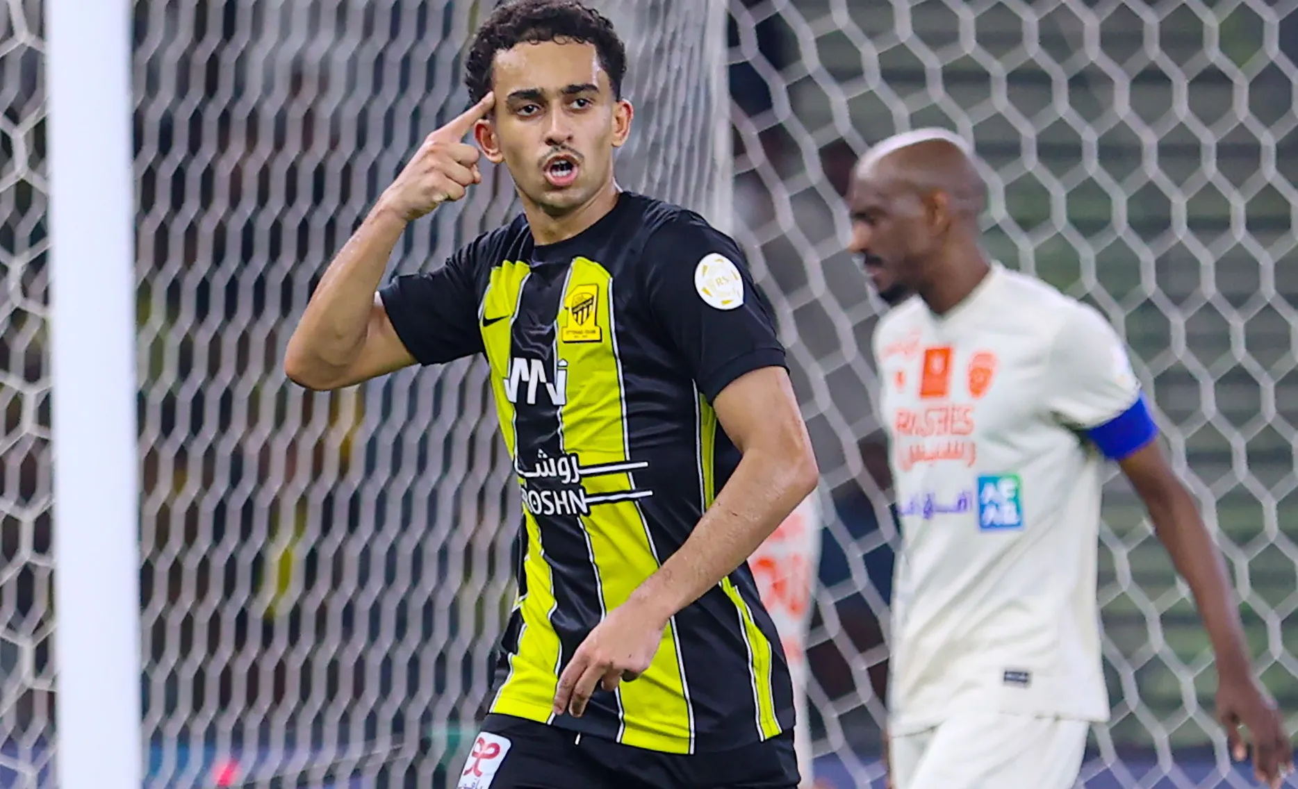 الغامدي يرفض الهلال والنصر ويتمسك بالاتحاد