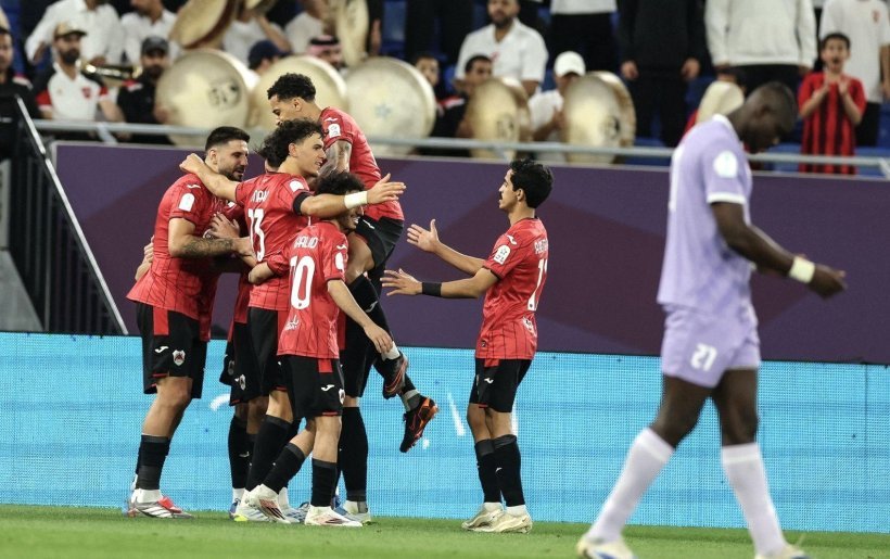 الريان يتوج بكأس دوري نجوم قطر بعد الفوز على معيذر بثنائية نظيفة