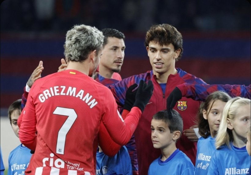من أتلتيكو إلى برشلونة: تاريخ صفقات لم تُثمر يعود للواجهة بسبب ألفاريز