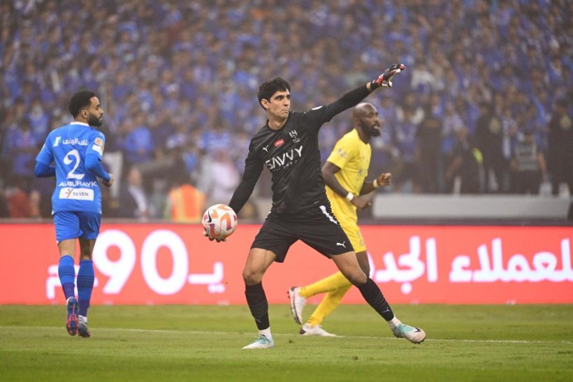 الغموض يحيط بمستقبل ياسين بونو مع الهلال
