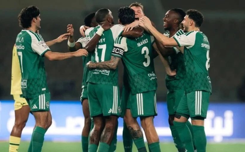 الأهلي يسحق الخليج برباعية في دوري روشن