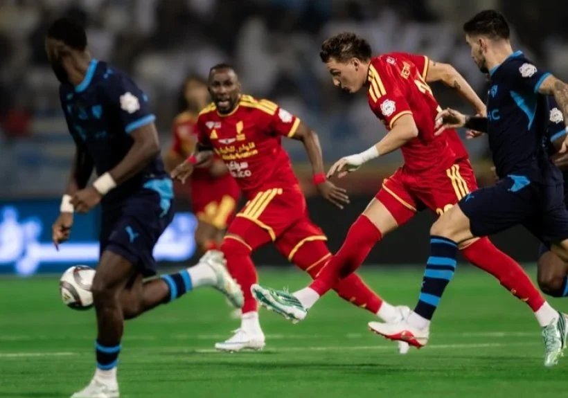 الهلال يهزم القادسية بثلاثية ويستعيد صدارة دوري روشن