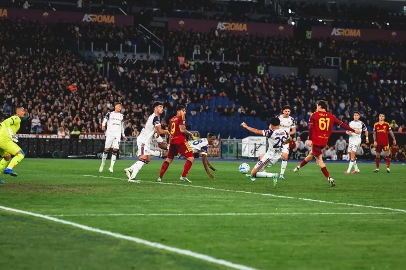 روما يهزم كالياري برباعية مثيرة في الدوري الإيطالي