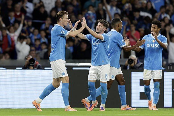 نابولي يفوز على إنتر ميلان بثلاثية ويتربع على عرش الدوري الإيطالي