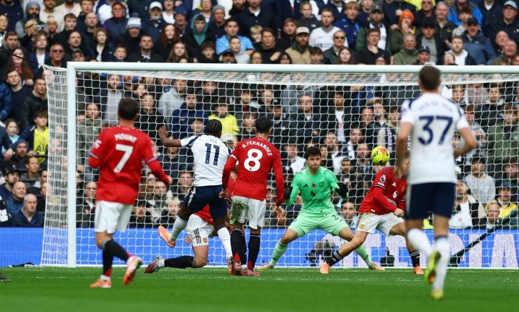 تعادل مثير بين مانشستر يونايتد وتوتنهام في الدوري الإنجليزي