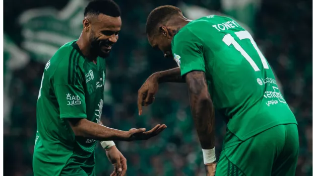 الأهلي يضرب شباك نيوم بثلاثية نظيفة ويُحكم قبضته على وصافة دوري روشن