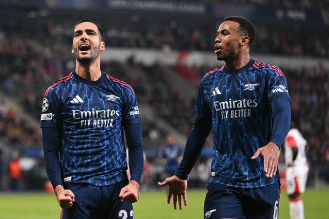 آرسنال يسحق سلافيا براغ بثلاثية نظيفة ويحكم قبضته على الصدارة