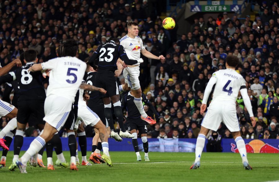 ليدز يونايتد يهزم تشيلسي بثلاثية