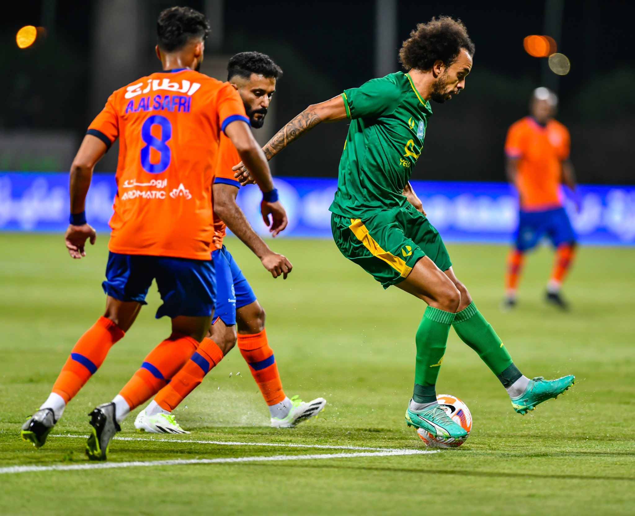 التشكيل الرسمي لمباراة الخليج والفيحاء في دوري روشن