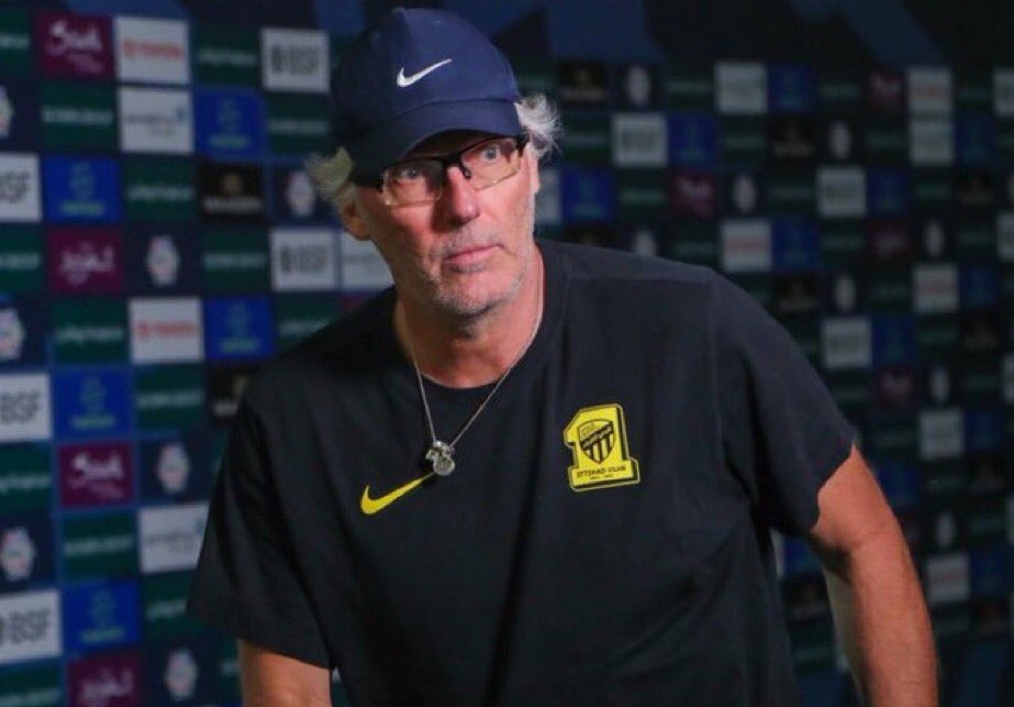 الاتحاد يقترب من ضم الصربي سيميتيش لتدعيم دفاعه بطلب من لوران بلان
